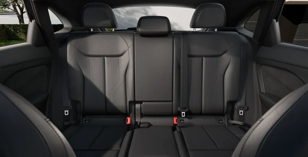 Audi-Q3-Sportback-S-Line-TDI-S-Tronic-interior-trasera.webp