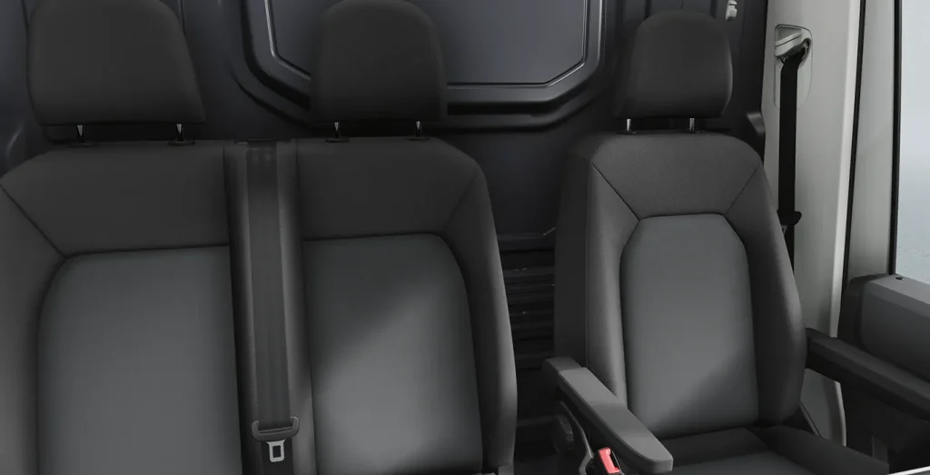 VOLKSWAGEN-Crafter-35-Furgon-BL-TA-L4H3-2.0-TDI-103kW-140CV-ISOTERMO-interior-delantera-III